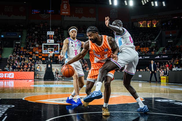 Neu Ulm, Germany, 23 03 26 Alijah Comithier Telekom Baskets Bonn , Malik Osborne ratiopharm ulm and Kur Jongkuch Telekom Baskets Bonn in a duel during the Basketball Bundesliga match between ratiopharm ulm vs Telekom Baskets Bonn at ratiopharm Arena on March 23, 2026 in Neu Ulm, Germany Photo by Harry Langer DeFodi Images ratiopharm Arena, Germany, 23 03 26 Alijah Comithier Telekom Baskets Bonn , Malik Osborne ratiopharm ulm and Kur Jongkuch Telekom Baskets Bonn battle for the ball during the Basketball Bundesliga match between ratiopharm ulm vs Telekom Baskets Bonn at Neu Ulm on March 23, 2026 in ratiopharm Arena, Germany Photo by Harry Langer DeFodi Images Photo by Harry Langer DeFodi Images
