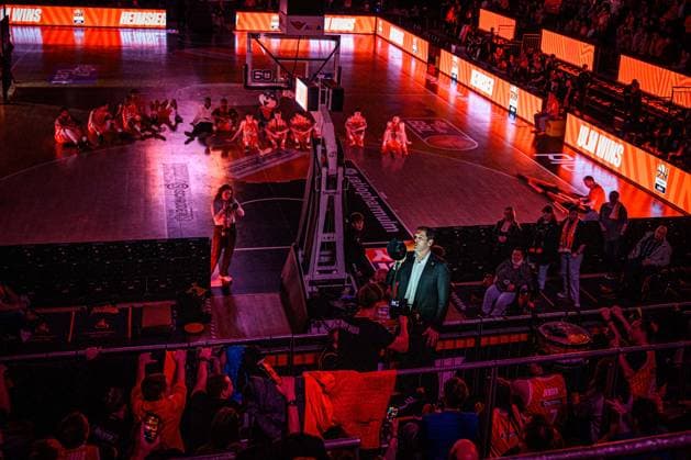 Neu Ulm, Germany, 23 03 26 Head Coach Ty Harrelson ratiopharm ulm with the fans during the Basketball Bundesliga match between ratiopharm ulm vs Telekom Baskets Bonn at ratiopharm Arena on March 23, 2026 in Neu Ulm, Germany Photo by Harry Langer DeFodi Images ratiopharm Arena, Germany, 23 03 26 Head Coach Ty Harrelson ratiopharm ulm gestures during the Basketball Bundesliga match between ratiopharm ulm vs Telekom Baskets Bonn at Neu Ulm on March 23, 2026 in ratiopharm Arena, Germany Photo by Harry Langer DeFodi Images Photo by Harry Langer DeFodi Images