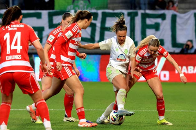 DEU, 1 BL, Frauen, 1 FC Union vs Werder Bremen, 23 03 2026, Stadion Alte Foersterei, Berlin, DEU, 1 BL, Frauen, 1 FC Union vs Werder Bremen, im Bild Samantha Steuerwald 1 FC Union Berlin 19 , Maja Sternad Werder Bremen 11 , Judith Steinert 1 FC Union Berlin 17 , Tanja Pawollek 1 FC Union Berlin 31 DFL regulations prohibit any use of Photographs as image sequences and or quasi video nordphotoxGmbHx xEngler nph00076