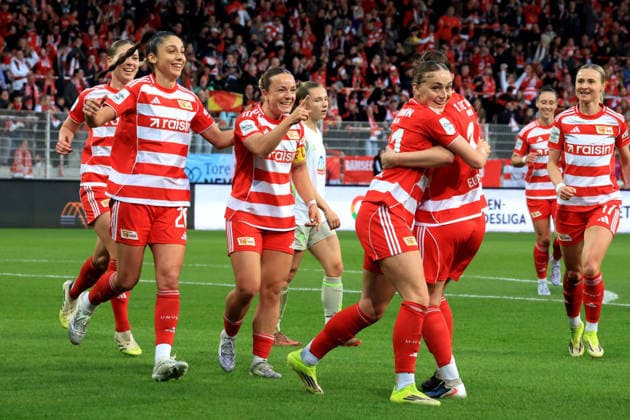 DEU, 1 BL, Frauen, 1 FC Union vs Werder Bremen, 23 03 2026, Stadion Alte Foersterei, Berlin, DEU, 1 BL, Frauen, 1 FC Union vs Werder Bremen, im Bild 1 0 durch Hannah Euerlings 1 FC Union Berlin 14 , Kamber Lia 1 FC Union Berlin 41 , Union Spielerinnenkreis DFL regulations prohibit any use of Photographs as image sequences and or quasi video nordphotoxGmbHx xEngler nph00076