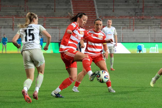 DEU, 1 BL, Frauen, 1 FC Union vs Werder Bremen, 23 03 2026, Stadion Alte Foersterei, Berlin, DEU, 1 BL, Frauen, 1 FC Union vs Werder Bremen, im Bild Hannah Euerlings 1 FC Union Berlin 14 , Lisa Heiseler 1 FC Union Berlin 7 , Michelle Weiss Werder Bremen 15 DFL regulations prohibit any use of Photographs as image sequences and or quasi video nordphotoxGmbHx xEngler nph00076