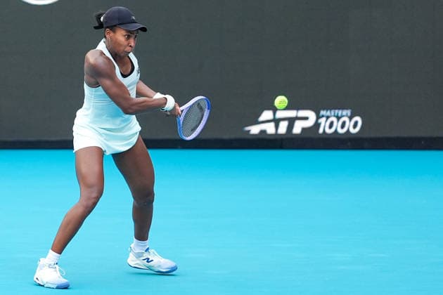 March 23, 2026, Miami Gardens, Florida, USA: Coco Gauff (USA) returns a shot to Sorana Cirstea (not pictured) during the women s fourth round singles match at the 2026 Miami Open presented by Itau at Hard Rock Stadium. Miami Gardens USA - ZUMAw109 20260323_fap_w109_016 Copyright: xDebbyxWongx