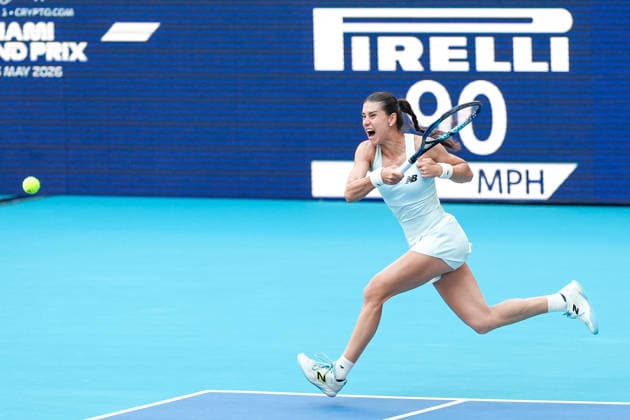 March 23, 2026, Miami Gardens, Florida, USA: Sorana Cirstea (ROU) returns a shot to Coco Gauff (not pictured) during the women s fourth round singles match at the 2026 Miami Open presented by Itau at Hard Rock Stadium. TENNIS 2026: Miami Open.  - ZUMAw109 20260323_fap_w109_019 Copyright: xDebbyxWongx