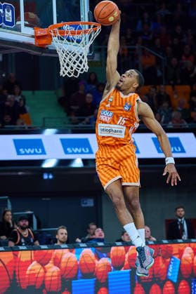 Dunking, Dunk by Justin Simon ratiopharm ulm, 15 GER, ratiopharm ulm vs Telekom Baskets Bonn, Basketball, 25 Matchday, EasyCredit BBL, Season 2025 2026, 23 03 2026 GER, ratiopharm ulm vs Telekom Baskets Bonn, Basketball, 25 Matchday, EasyCredit BBL, Season 2025 2026, 23 03 2026 New Ulm Copyright: xEibner-Pressefoto GeraldxOelze-dexStoppanyx EP_ODS