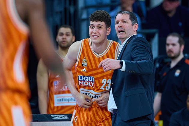 Diego Garavaglia ratiopharm ulm, 23 and Ty Harrelson ratiopharm ulm, Head Coach GER, ratiopharm ulm vs Telekom Baskets Bonn, Basketball, 25 Matchday, EasyCredit BBL, Season 2025 2026, 23 03 2026 GER, ratiopharm ulm vs Telekom Baskets Bonn, Basketball, 25 Matchday, EasyCredit BBL, Season 2025 2026, 23 03 2026 New Ulm Copyright: xEibner-Pressefoto GeraldxOelze-dexStoppanyx EP_ODS