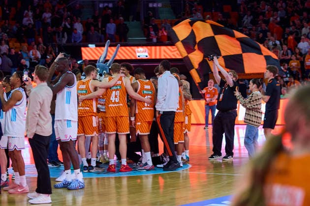 Team of ratiopharm ulm cheers, cheers after victory end of match GER, ratiopharm ulm vs Telekom Baskets Bonn, Basketball, 25 Matchday, EasyCredit BBL, Season 2025 2026, 23 03 2026 GER, ratiopharm ulm vs Telekom Baskets Bonn, Basketball, 25 Matchday, EasyCredit BBL, Season 2025 2026, 23 03 2026 New Ulm Copyright: xEibner-Pressefoto GeraldxOelze-dexStoppanyx EP_ODS