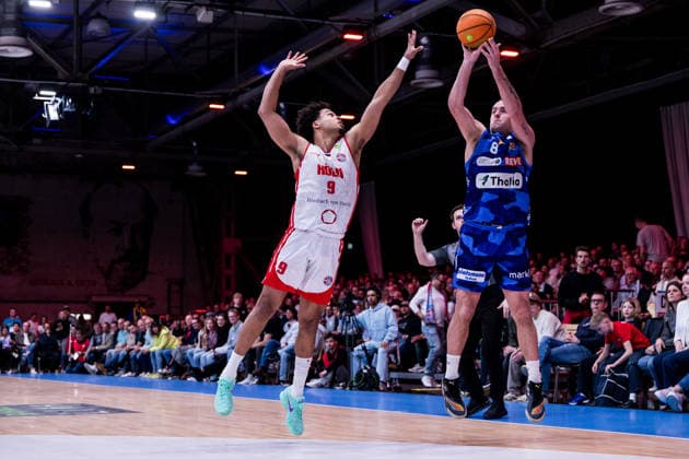 Barmer 2 Basketball Bundesliga ProA RheinStars Cologne vs Phoenix Hagen, 23 03 2026 Maximilian Begue RheinStars Cologne, 9 , Devin Lawrence Schmidt Phoenix Hagen, 8 on the shot, three-pointer, three-point shot Barmer 2 Basketball Bundesliga ProA RheinStars Cologne vs Phoenix Hagen, Cologne, Motorworld on 23 03 2026 Copyright: xBEAUTIFULxSPORTS Wunderlx
