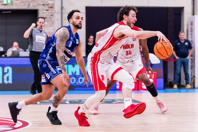 Barmer 2 Basketball Bundesliga ProA RheinStars Cologne vs Phoenix Hagen, 23 03 2026 Marcus Henri Graves Phoenix Hagen, 0 , Haris Hujic RheinStars Cologne, 10 on the ball Barmer 2 Basketball Bundesliga ProA RheinStars Cologne vs Phoenix Hagen, Cologne, Motorworld on 23 03 2026 Copyright: xBEAUTIFULxSPORTS Wunderlx