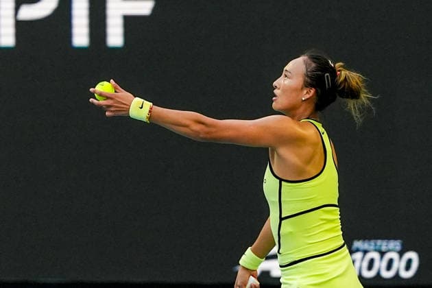 March 23, 2026, Miami Gardens, Florida, USA: Qinwen Zheng (CHN) serves to Aryna Sabalenka (not pictured) during the women s third round singles match at the 2026 Miami Open presented by Itau at Hard Rock Stadium. Miami Gardens USA - ZUMAw109 20260323_fap_w109_038 Copyright: xDebbyxWongx