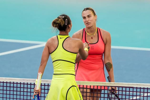 March 23, 2026, Miami Gardens, Florida, USA: Aryna Sabalenka (R) shakes hands with Qinwen Zheng (CHN) after the women s third round singles match at the 2026 Miami Open presented by Itau at Hard Rock Stadium. Miami Gardens USA - ZUMAw109 20260323_fap_w109_043 Copyright: xDebbyxWongx