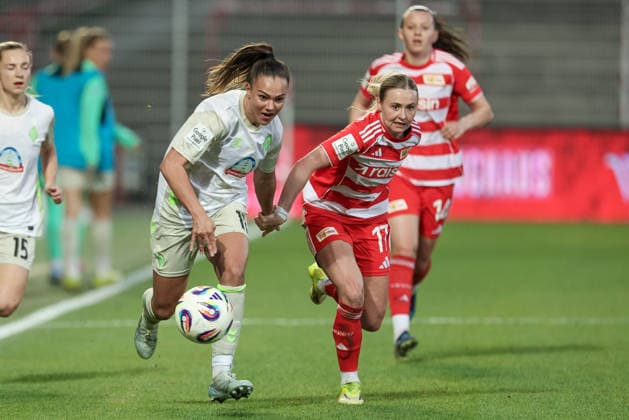 from left Maja Sternad SV Werder Bremen, 11 and Judith Steinert 1 FC Union Berlin, 17 in a duel, dynamic, action, action, game scene, THE DFB REGULATIONS PROHIBIT ANY USE OF PHOTOGRAPHS AS IMAGE SEQUENCES AND OR QUASI VIDEO , 23 03 2026, Berlin Germany , Football, Google Pixel Womens Bundesliga, 1 FC Union Berlin SV Werder Bremen xobx