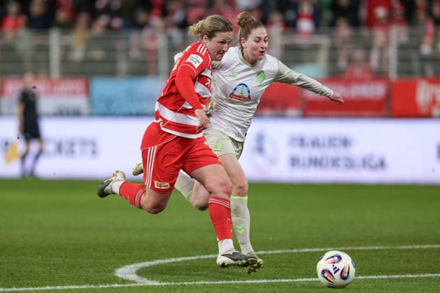 from left Dina Orschmann 1 FC Union Berlin, 11 and Saskia Matheis SV Werder Bremen, 19 in a duel, dynamic, action, action, game scene, THE DFB REGULATIONS PROHIBIT ANY USE OF PHOTOGRAPHS AS IMAGE SEQUENCES AND OR QUASI VIDEO , 23 03 2026, Berlin Germany , Football, Google Pixel Womens Bundesliga, 1 FC Union Berlin SV Werder Bremen xobx