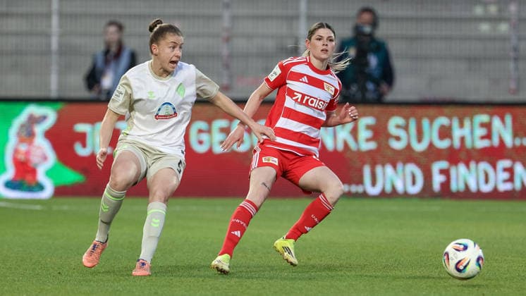 from left Michelle Ulbrich SV Werder Bremen, 5 and Eileen Campbell 1 FC Union Berlin, 10 in a duel, dynamic, action, action, game scene, THE DFB REGULATIONS PROHIBIT ANY USE OF PHOTOGRAPHS AS IMAGE SEQUENCES AND OR QUASI VIDEO , 23 03 2026, Berlin Germany , Football, Google Pixel Womens Bundesliga, 1 FC Union Berlin SV Werder Bremen xobx
