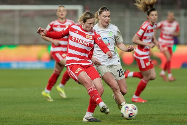 from left Dina Orschmann 1 FC Union Berlin, 11 and Juliane Wirtz SV Werder Bremen, 28 in duel, duel, dynamics, action, action, game scene, THE DFB REGULATIONS PROHIBIT ANY USE OF PHOTOGRAPHS AS IMAGE SEQUENCES AND OR QUASI VIDEO , 23 03 2026, Berlin Germany , Football, Google Pixel Womens Bundesliga, 1 FC Union Berlin SV Werder Bremen xobx