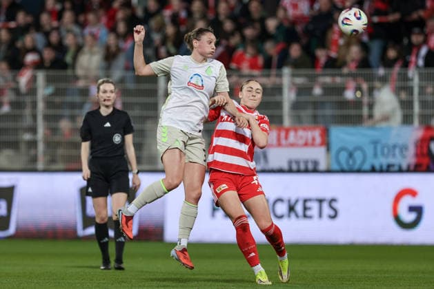 from left Verena Wieder SV Werder Bremen, 31 and Lia Kamber 1 FC Union Berlin, 41 in a duel, dynamic, action, action, game scene, THE DFB REGULATIONS PROHIBIT ANY USE OF PHOTOGRAPHS AS IMAGE SEQUENCES AND OR QUASI VIDEO , 23 03 2026, Berlin Germany , Football, Google Pixel Womens Bundesliga, 1 FC Union Berlin SV Werder Bremen xobx