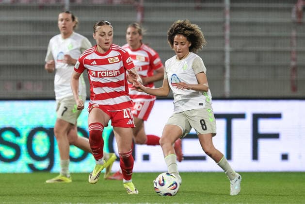 from left Lia Kamber 1 FC Union Berlin, 41 and Amira Arfaoui SV Werder Bremen, 8 in a duel, dynamic, action, action, game scene, THE DFB GUIDELINES PROHIBIT ANY USE OF PHOTOGRAPHS AS IMAGE SEQUENCES AND OR QUASI VIDEO DFB REGULATIONS PROHIBIT ANY USE OF PHOTOGRAPHS AS IMAGE SEQUENCES AND OR QUASI VIDEO , 23 03 2026, Berlin Germany , Football, Google Pixel Women Bundesliga, 1 FC Union Berlin SV Werder Bremen xobx