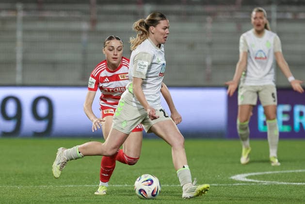 from left Lia Kamber 1 FC Union Berlin, 41 and Juliane Wirtz SV Werder Bremen, 28 in a duel, dynamic, action, action, game scene, THE DFB REGULATIONS PROHIBIT ANY USE OF PHOTOGRAPHS AS IMAGE SEQUENCES AND OR QUASI VIDEO , 23 03 2026, Berlin Germany , Football, Google Pixel Womens Bundesliga, 1 FC Union Berlin SV Werder Bremen xobx