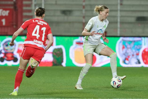 Lina Hausicke SV Werder Bremen, 18 on the ball, single image, full body, action, action, game scene, THE DFB GUIDELINES PROHIBIT ANY USE OF PHOTOGRAPHS AS IMAGE SEQUENCES AND OR QUASI VIDEO DFB REGULATIONS PROHIBIT ANY USE OF PHOTOGRAPHS AS IMAGE SEQUENCES AND OR QUASI VIDEO , 23 03 2026, Berlin Germany , Soccer, Google Pixel Womens Bundesliga, 1 FC Union Berlin SV Werder Bremen xobx