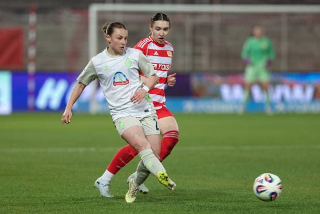 from left Chiara D Angelo SV Werder Bremen, 2 and Sophie Weidauer 1 FC Union Berlin, 9 in duel, duel, dynamics, action, action, game scene, THE DFB REGULATIONS PROHIBIT ANY USE OF PHOTOGRAPHS AS IMAGE SEQUENCES AND OR QUASI VIDEO , 23 03 2026, Berlin Germany , Football, Google Pixel Womens Bundesliga, 1 FC Union Berlin SV Werder Bremen xobx