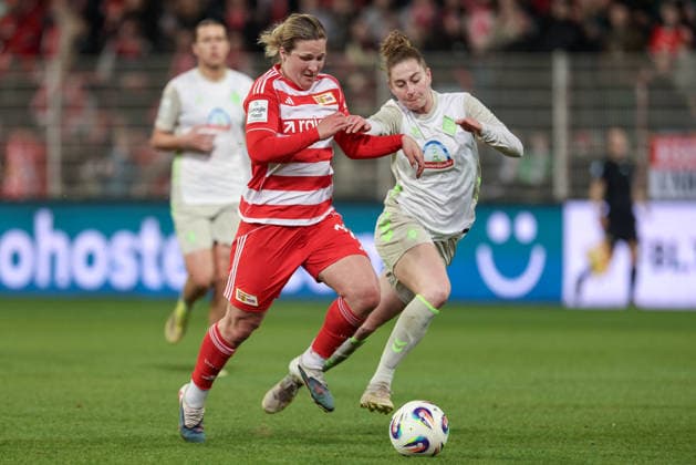 from left Dina Orschmann 1 FC Union Berlin, 11 and Saskia Matheis SV Werder Bremen, 19 in a duel, dynamic, action, action, game scene, THE DFB REGULATIONS PROHIBIT ANY USE OF PHOTOGRAPHS AS IMAGE SEQUENCES AND OR QUASI VIDEO , 23 03 2026, Berlin Germany , Football, Google Pixel Womens Bundesliga, 1 FC Union Berlin SV Werder Bremen xobx