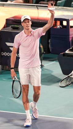 March 23, 2026, Miami Gardens, Florida, USA: Jannick Sinner (ITA) waves to the crowd after winning his men s third round singles match against Corentin Moutet (not pictured) at the 2026 Miami Open presented by Itau at Hard Rock Stadium. Miami Gardens USA - ZUMAw109 20260323_fap_w109_046 Copyright: xDebbyxWongx