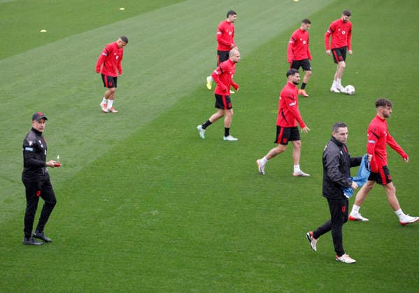 FIFA World Cup, WM, Weltmeisterschaft, Fussball UEFA Qualifiers Poland vs Albania, in Tirana, Albania, 23 March 2026. Albania s Brazilian head coach Sylvinho (L) attends a training session in Tirana on March 23, 2026, on the eve of the FIFA World Cup 2026 qualifier semi-final football match between Poland and Albania in Warsaw, Poland. Light Studio Agency Malton Dibra TIRANE ALBANIA Copyright: xMaltonxDibrax