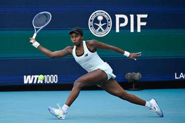 MIAMI GARDENS, FL - MARCH 23: Coco Gauff (USA), pictured returns a shot to Sorana Cirstea (ROU), on Day 7 of the Miami Open Presented by Itau at Hard Rock Stadium on March 23, 2026 in Miami Gardens, Florida. (Photo by Michele Eve Sandberg Icon Sportswire) TENNIS: MAR 23 Miami Open EDITORIAL USE ONLY Icon26032310