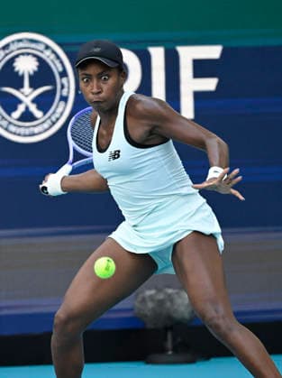 MIAMI GARDENS, FL - MARCH 23: Coco Gauff (USA), pictured returns a shot to Sorana Cirstea (ROU), on Day 7 of the Miami Open Presented by Itau at Hard Rock Stadium on March 23, 2026 in Miami Gardens, Florida. (Photo by Michele Eve Sandberg Icon Sportswire) TENNIS: MAR 23 Miami Open EDITORIAL USE ONLY Icon2603234