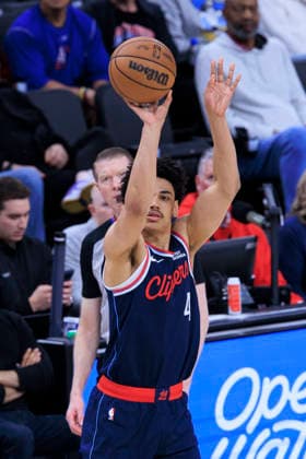 March 23, 2026, Inglewood, California, USA: Kobe Sanders 4 of the Los Angeles Clippers makes a three point shot during their regular season NBA, Basketball Herren, USA game against the Milwaukee Bucks on Monday March 23, 2026 at Intuit Dome in Inglewood, California. Clippers defeat Bucks, 129-96. ARIANA RUIZ PI Inglewood USA - ZUMAp124 20260323_zaa_p124_030 Copyright: xArianaxRuizx