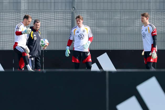 Goalkeeper Oliver Baumann Germany , Goalkeeper Jonas Urbig Germany and Goalkeeper Alexander Nuebel Germany control the ball, , Training of the German national football team, Home Ground on March 24, 2026 in Herzogenaurach, Germany Photo by Marco Steinbrenner DeFodi Images Goalkeeper Oliver Baumann Germany , Goalkeeper Jonas Urbig Germany and Goalkeeper Alexander Nuebel Germany controll the ball, , Training of the German national football team, Home Ground, March 24, 2026 in Herzogenaurach, Germany Photo by Marco Steinbrenner DeFodi Images