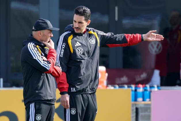 Assistant coach Alfred Schreuder Germany and assistant coach Benjamin Huebner Germany talk together, , Training of the German national football team, Home Ground on March 24, 2026 in Herzogenaurach, Germany Photo by Marco Steinbrenner DeFodi Images Assistant coach Alfred Schreuder Germany and assistant coach Benjamin Huebner Germany talk together, , Training of the German national football team, Home Ground, March 24, 2026 in Herzogenaurach, Germany Photo by Marco Steinbrenner DeFodi Images