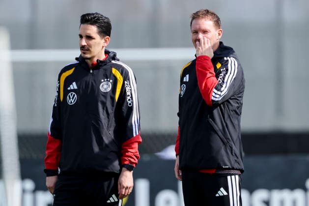 Assistant coach Benjamin Huebner Germany and national coach Julian Nagelsmann Germany look on, , Training of the German national soccer team, Home Ground on March 24, 2026 in Herzogenaurach, Germany Photo by Marco Steinbrenner DeFodi Images Assistant coach Benjamin Huebner Germany and national coach Julian Nagelsmann Germany look on, , Training of the German national soccer team, Home Ground, March 24, 2026 in Herzogenaurach, Germany Photo by Marco Steinbrenner DeFodi Images