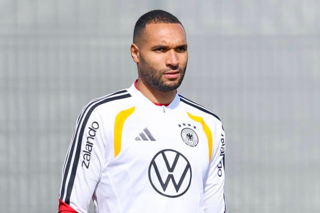 Jonathan Tah Germany looks on, , Training of the German national football team, Home Ground on March 24, 2026 in Herzogenaurach, Germany Photo by Marco Steinbrenner DeFodi Images Jonathan Tah Germany looks on, , Training of the German national football team, Home Ground, March 24, 2026 in Herzogenaurach, Germany Photo by Marco Steinbrenner DeFodi Images