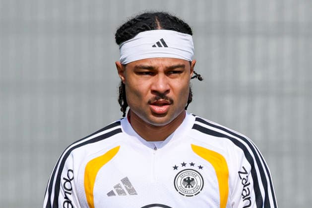 Serge Gnabry Germany looks on, , Training of the German national football team, Home Ground on March 24, 2026 in Herzogenaurach, Germany Photo by Marco Steinbrenner DeFodi Images Serge Gnabry Germany looks on, , Training of the German national football team, Home Ground, March 24, 2026 in Herzogenaurach, Germany Photo by Marco Steinbrenner DeFodi Images
