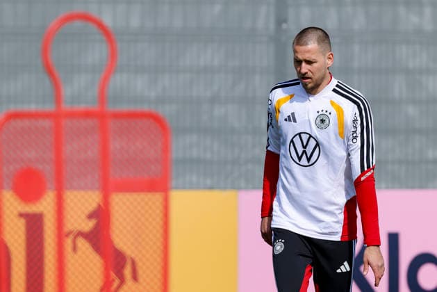 Waldemar Anton Germany looks disappointed, , Training of the German national soccer team, Home Ground on March 24, 2026 in Herzogenaurach, Germany Photo by Marco Steinbrenner DeFodi Images Waldemar Anton Germany looks disappointed, , Training of the German national soccer team, Home Ground, March 24, 2026 in Herzogenaurach, Germany Photo by Marco Steinbrenner DeFodi Images
