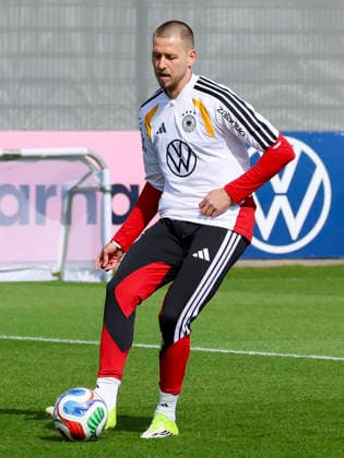 Waldemar Anton Germany controls the ball, , Training of the German national soccer team, Home Ground on March 24, 2026 in Herzogenaurach, Germany Photo by Marco Steinbrenner DeFodi Images Waldemar Anton Germany controls the ball, , Training of the German national soccer team, Home Ground, March 24, 2026 in Herzogenaurach, Germany Photo by Marco Steinbrenner DeFodi Images