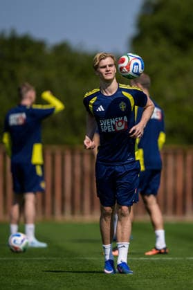 260324 Lucas Bergvall of the Swedish national football team during a training session on March 24, 2026 in Valencia Photo Joel Marklund BILDBYRAN code JM JM0805 bbeng fotboll football soccer fotball vm kval fifa world cup qualifier qualifier träning practice training sverige sweden sverige a  Copyright: JOELxMARKLUND BB260324JM026