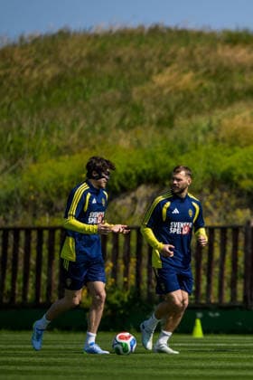 260324 Victor Nilsson Lindelöf and Jesper Karlström of the Swedish national football team during a training session on March 24, 2026 in Valencia Photo Joel Marklund BILDBYRAN code JM JM0805 bbeng fotboll football soccer fotball vm kval fifa world cup qualifier qualifier träning practice training sverige sweden sverige a  Copyright: JOELxMARKLUND BB260324JM033