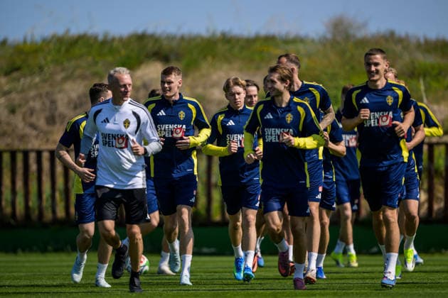 260324 Eric Smith and Daniel Svensson of the Swedish national football team during a training session on March 24, 2026 in Valencia Photo Joel Marklund BILDBYRAN kod JM JM0805 bbeng fotboll football soccer fotball vm kval fifa world cup qualifier qualifier träning practice training sverige sweden sverige a  Copyright: JOELxMARKLUND BB260324JM036