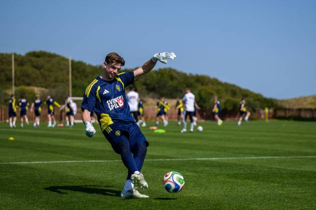 260324 Goalkeeper Melker Ellborg of the Swedish national football team during a training session on March 24, 2026 in Valencia Photo Joel Marklund BILDBYRAN code JM JM0805 bbeng fotboll football soccer fotball vm kval fifa world cup qualifier qualifier träning practice training sverige sweden sverige a  Copyright: JOELxMARKLUND BB260324JM039