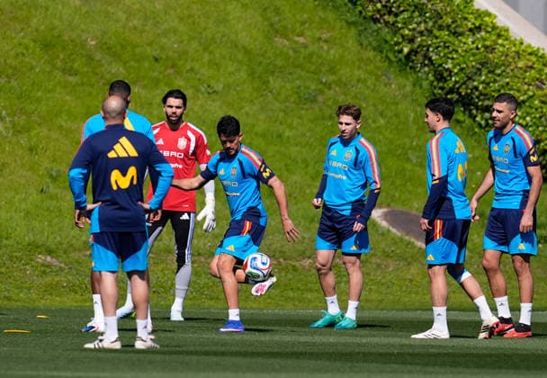 March 24, 2026, Las Rozas, Madrid, Spain: Pablo Fornals during the training session of Spain Team ahead of the International Friendly, Länderspiel, Nationalmannschaft match against Serbia at Ciudad del Futbol on March 24, 2026, in Las Rozas, Madrid, Spain. Las Rozas Spain - ZUMAa181 20260324_zaa_a181_009 Copyright: xDennisxAgyemanx