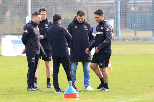 DEU, DFL, 2 FBL Hertha BSC, Training, 24 03 2026, Sportforum, Berlin, DEU, DFL, 2 FBL Hertha BSC, Training, in the picture Head Coach Stefan Leitl Hertha BSC Berlin , Coach Kreis with Co Coach Malik Fathi , Benjamin Weber Sports Director, Hertha BSC Berlin , Conditioning Coach Hendrik Kuchno Hertha BSC Berlin , Michael Hartmann DFL regulations prohibit any use of Photographs as image sequences and or quasi video nordphotoxGmbHx xEngler nph00076