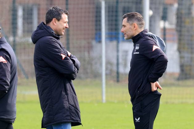 DEU, DFL, 2 FBL Hertha BSC, Training, 24 03 2026, Sportforum, Berlin, DEU, DFL, 2 FBL Hertha BSC, Training, im Bild Cheftrainer Stefan Leitl Hertha BSC Berlin , Benjamin Weber Sportdirektor, Hertha BSC Berlin DFL regulations prohibit any use of Photographs as image sequences and or quasi video nordphotoxGmbHx xEngler nph00076
