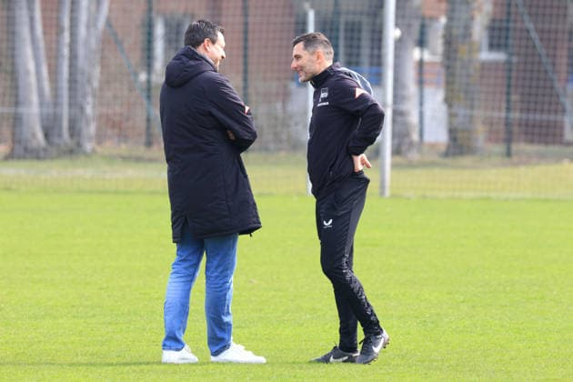 DEU, DFL, 2 FBL Hertha BSC, Training, 24 03 2026, Sportforum, Berlin, DEU, DFL, 2 FBL Hertha BSC, Training, im Bild Cheftrainer Stefan Leitl Hertha BSC Berlin , Benjamin Weber Sportdirektor, Hertha BSC Berlin DFL regulations prohibit any use of Photographs as image sequences and or quasi video nordphotoxGmbHx xEngler nph00076