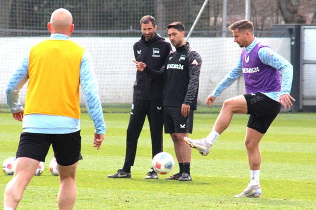 DEU, DFL, 2 FBL Hertha BSC, Training, 24 03 2026, Sportforum, Berlin, DEU, DFL, 2 FBL Hertha BSC, Training, in the picture Malik Fathi , Co Trainer Andre Mijatovic Hertha BSC Berlin , Paul Seguin Hertha BSC Berlin 30 DFL regulations prohibit any use of Photographs as image sequences and or quasi video nordphotoxGmbHx xEngler nph00076