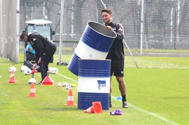 DEU, DFL, 2 FBL Hertha BSC, Training, 24 03 2026, Sportforum, Berlin, DEU, DFL, 2 FBL Hertha BSC, Training, im Bild Malik Fathi , Trainingstonnen DFL regulations prohibit any use of Photographs as image sequences and or quasi video nordphotoxGmbHx xEngler nph00076