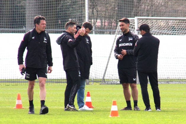 DEU, DFL, 2 FBL Hertha BSC, Training, 24 03 2026, Sportforum, Berlin, DEU, DFL, 2 FBL Hertha BSC, Training, in the picture Head Coach Stefan Leitl Hertha BSC Berlin , Coach Kreis with Co Coach Malik Fathi , Benjamin Weber Sports Director, Hertha BSC Berlin , Conditioning Coach Hendrik Kuchno Hertha BSC Berlin , Michael Hartmann DFL regulations prohibit any use of Photographs as image sequences and or quasi video nordphotoxGmbHx xEngler nph00076