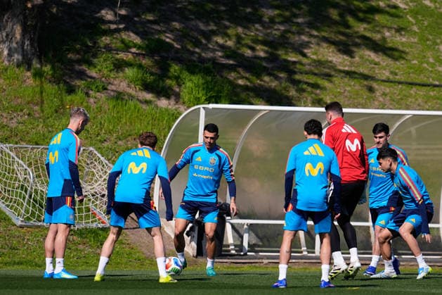 March 24, 2026, Las Rozas, Madrid, Spain: Pedro Porro during the training session of Spain Team ahead of the International Friendly, Länderspiel, Nationalmannschaft match against Serbia at Ciudad del Futbol on March 24, 2026, in Las Rozas, Madrid, Spain. Training Session Of Spain Team - International Friendly - ZUMAa181 20260324_zaa_a181_033 Copyright: xDennisxAgyemanx