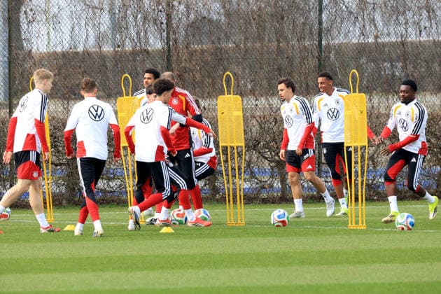 DEU, DFB U20 Nationalmannschaft, Training, 24 03 2026, Sportforum, Berlin, DEU, DFB U20 Nationalmannschaft, Training, im Bild Spielerkreis DFL regulations prohibit any use of Photographs as image sequences and or quasi video nordphotoxGmbHx xEngler nph00076