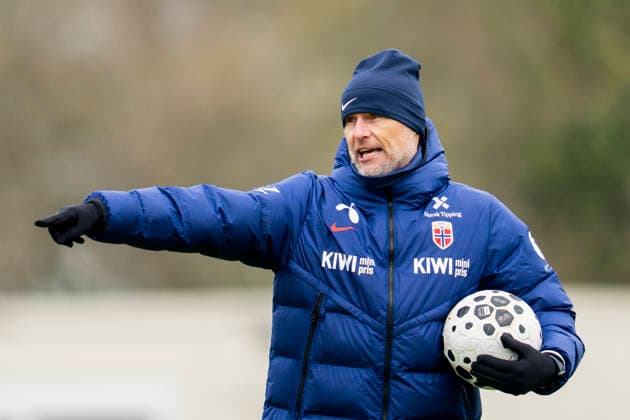 Training with the Norwegian men s national football team Amsterdam , Netherlands 20260324 Norway national team manager Stale Solbakken during a training session with the Norwegian men s national football team at the AZ Alkmaar training Complex Photo Fredrik Varfjell NTB Amsterdam Netherlands EDITORIAL USE ONLY RESTRICTED USE FOR BETTING COMPANIES  Copyright: xFredrikxVarfjellx xNTBx